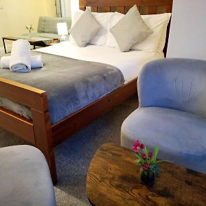 Inn By The Sea, Portsmouth - En Suite Rooms With Sea View Possible, Parking Ev 22Kw